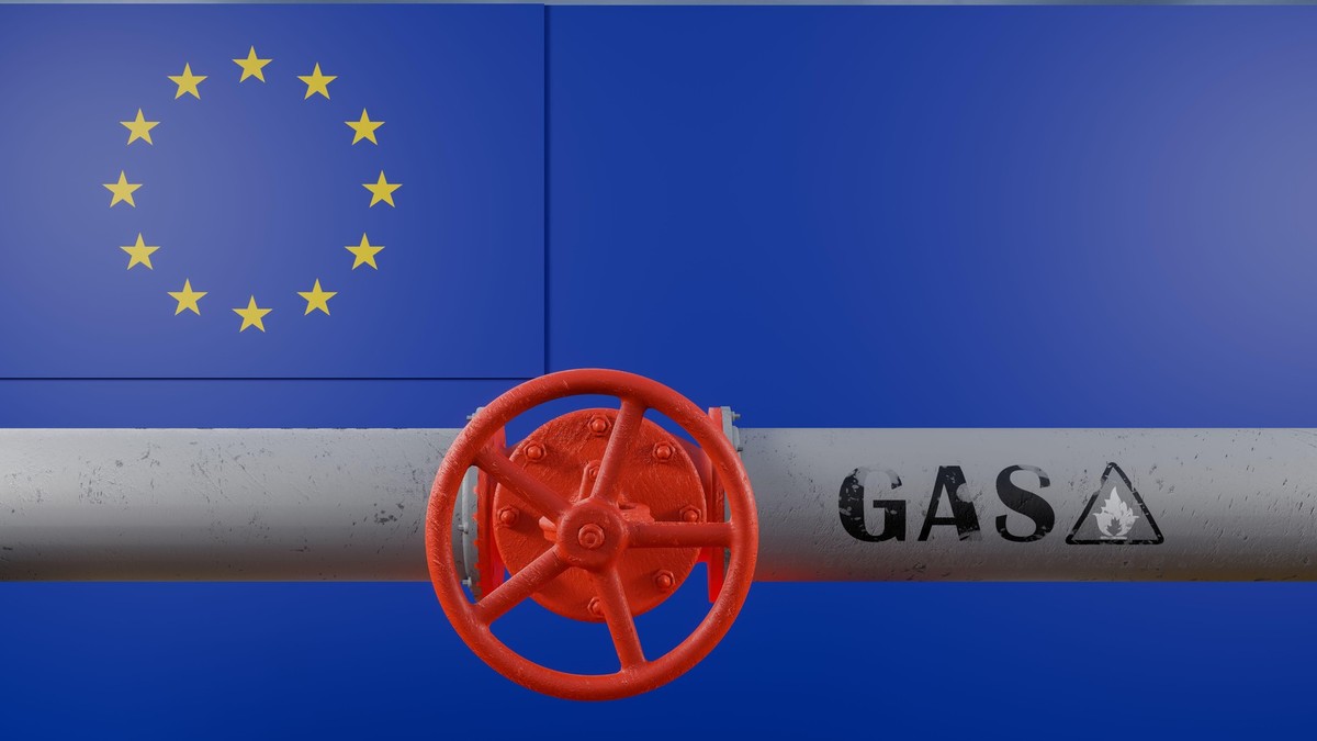 Imagine cu steagul UE și o conductă de gaz