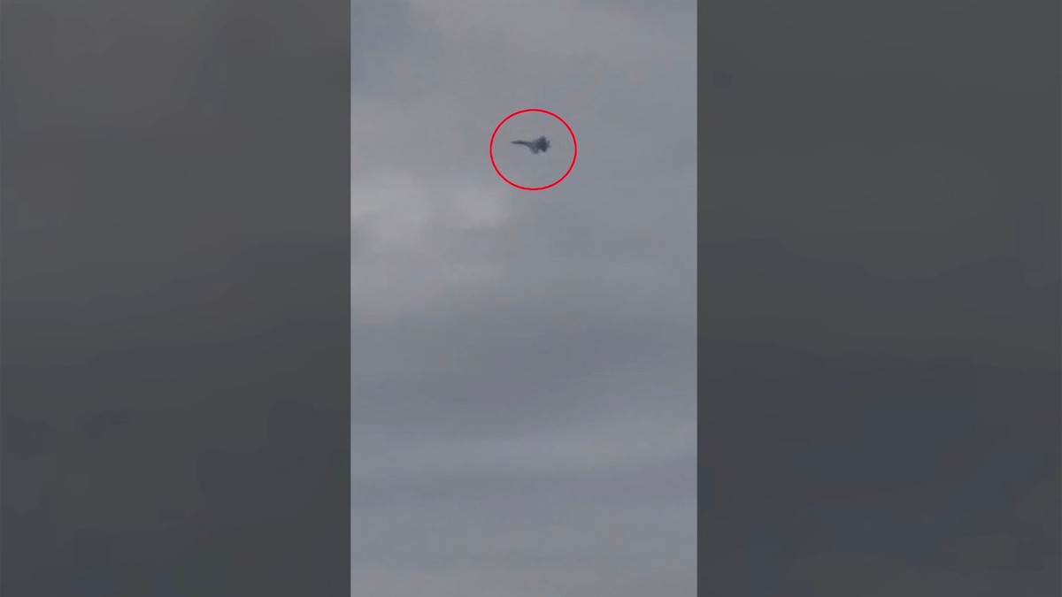 Avion Su-35 trimis de ruși pentru a proteja un petrolier din flota fantomă a Kremlinului Foto: Profimedia