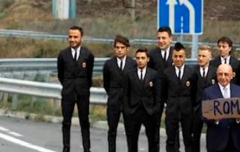 Milan și-a vândut autocarul, iar fanii rivalelor fac haz de necaz! Inzaghi, sfătuit să facă autostopul / VIDEO RAR