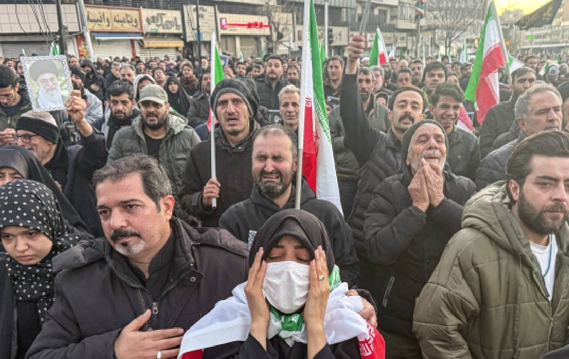 Donald Trump nu e mulțumit doar cu moartea ayatollahului Khamenei și spune că bombardamentele vor continua în Iran
