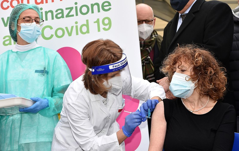 STUDIU | Nu doar că vaccinul e recomandat celor care au făcut COVID, dar ei dezvoltă cei mai mulți anticorpi. La ce valori au ajuns