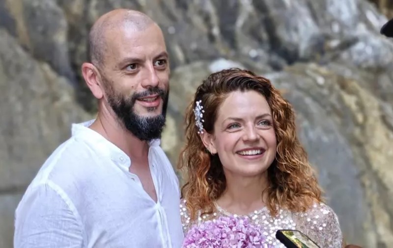 Victoria Răileanu și Adrian Ștefănescu s-au căsătorit religios. Imagini de la nunta organizată în mijlocul naturii