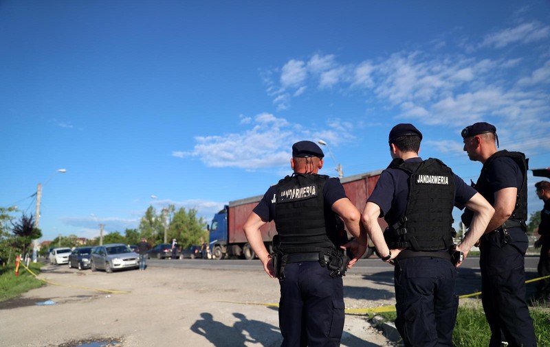 Tânăr căutat de autorităţile croate pentru trafic de migranţi, prins de poliţişti pe o stradă din Horezu
