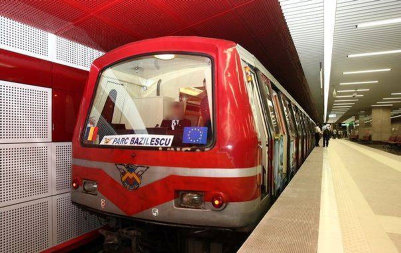 CUTREMURĂTOR! S-a aruncat sub roţile metroului 