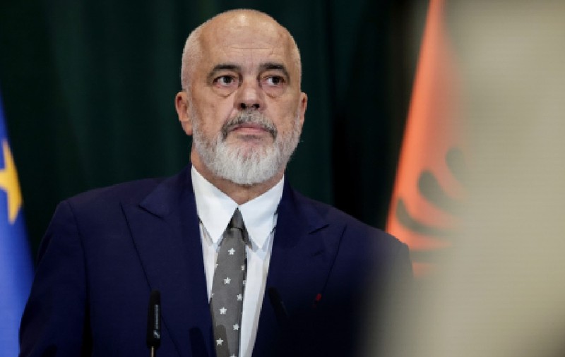 Prim-ministrul albanez Edi Rama ia cuvântul în timpul unei conferințe de presă, în Albania, pe 30 septembrie 2026.