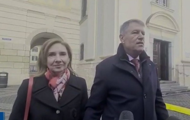 Klaus Iohannis, la slujba de Crăciun, în Sibiu. „Să trecem cu bine peste această perioadă grea”