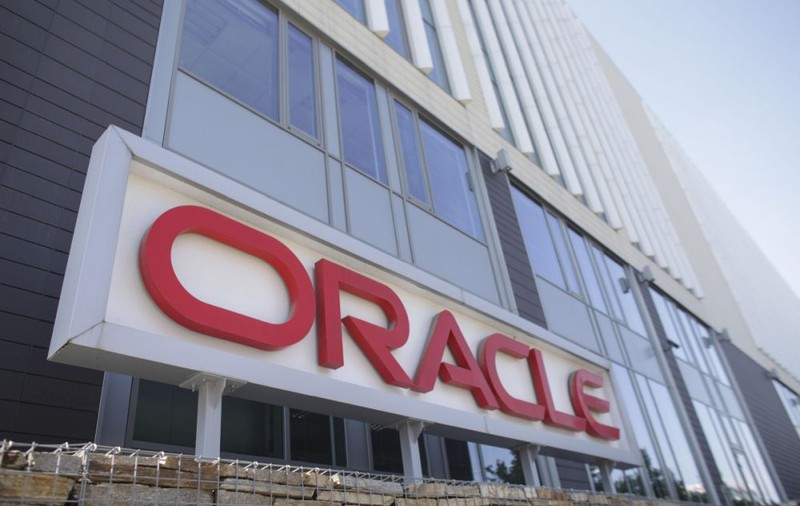 Un manager Oracle România cumpăra laptopuri în contul companiei și le vindea pe OLX