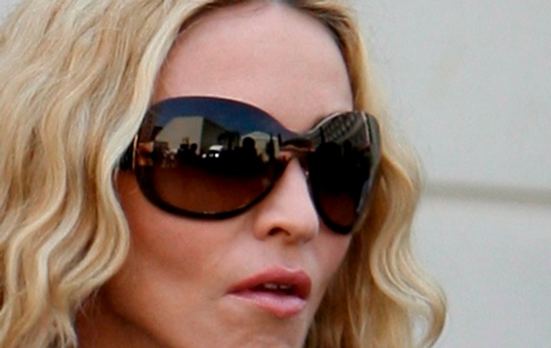 Madonna îşi duce copiii la Auschwitz