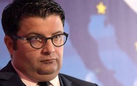 Cine este Dan Neculăescu