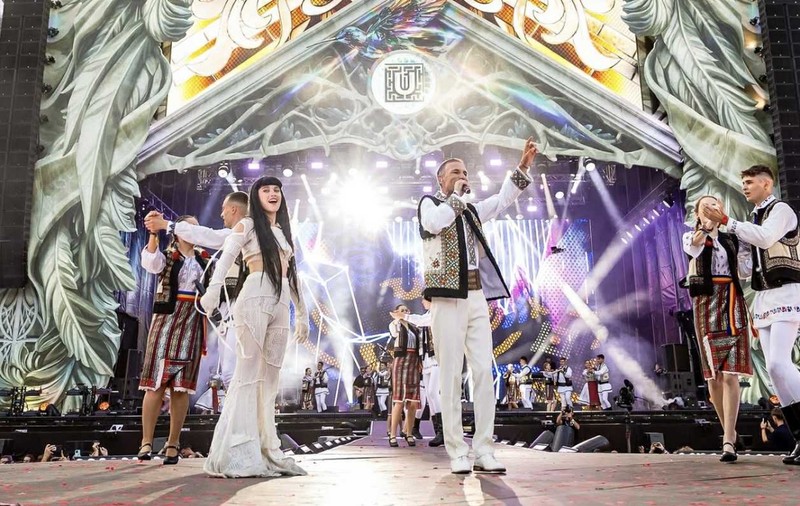 Cântecul de muzică populară care a răsunat la UNTOLD 2025. Pe cine a invitat Irina Rimes pe scenă: „Ne mândrim cu voi”
