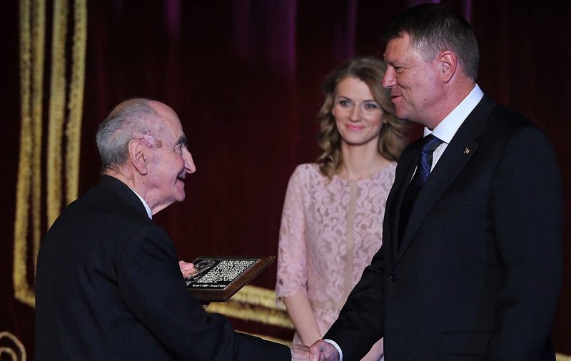 Mircea Ionescu Quintus a fost decorat de președinte, la împlinirea a 100 de ani. Liderii PNL, despre rolul său în istoria liberală