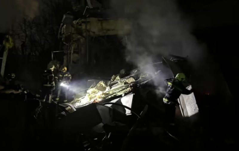 Cel puțin un mort și mai multe incendii la Kiev, după ce Rusia a atacat cu rachete balistice I VIDEO