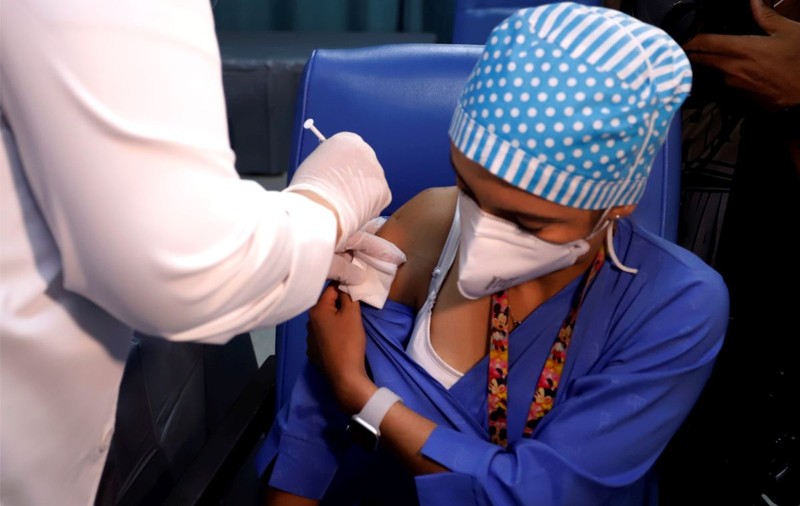 Studiu: minorităţile etnice, mai reticente în faţa vaccinului anti-COVID decât restul populaţiei