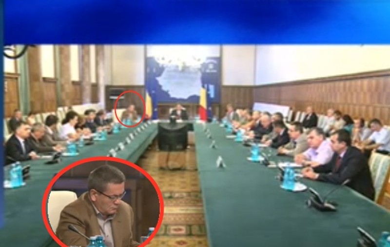 IMAGINEA-BOMBĂ de la videoconferinţa lui Ponta cu prefecţii