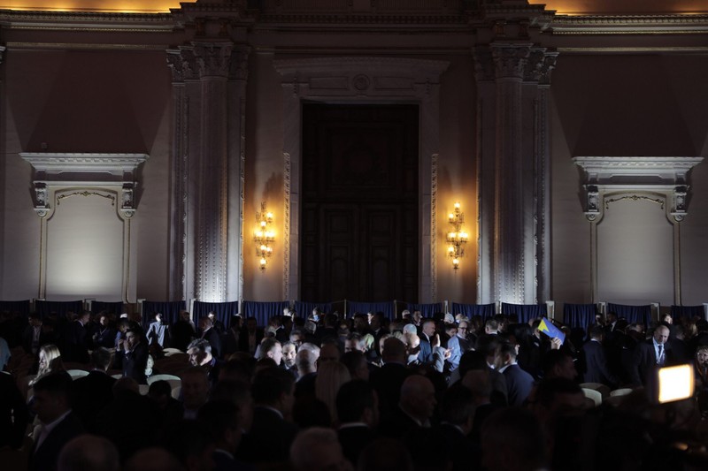 Liberalii s-au îmbulzit la cabinetele de vot, dar procedura nu a durat mult. Lista candidaților a fost, în fond, scurtă