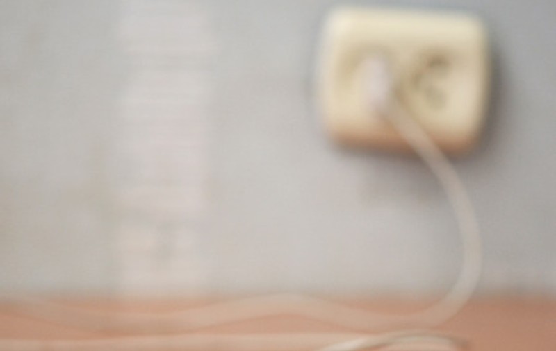 Ce se întâmplă dacă îţi laşi telefonul la încărcat toată noaptea