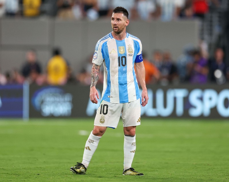 Povestea din spatele pozelor virale cu Lionel Messi care îl ține în brațe pe Lamine Yamal când era bebeluş. „Începutul a două legende”
