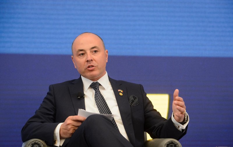 România, aproape să îndeplinească pragul cerut de SUA pentru ridicarea vizelor. Ambasadorul la Washington: „Suntem pe ultima sută de metri”