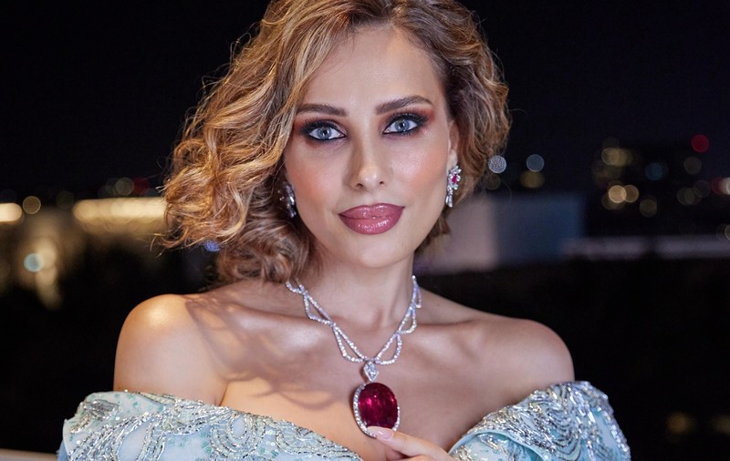 Iulia Vântur, apariție ravisantă la un eveniment în Abu Dhabi. Mesajul transmis despre Salman Khan: „Nu ai cum să dezamăgești”