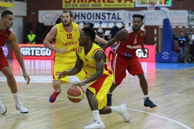Giordan Watson, de la Le Mans, ex-Energia Rovinari. e coordonatorul de joc al României la Eurobasket.
