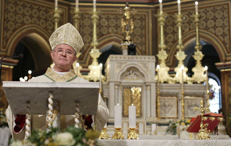 Arhiepiscopul-mitropolit de Bucureşti: ”În Noaptea Învierii, în fiecare familie să se aprindă o lumânare care să fie aşezată la ferestre”