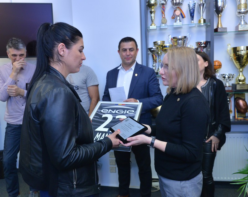 Handbalista Oana Manea, omagiată de CSM Bucureşti, la încheierea carierei | GALERIE FOTO