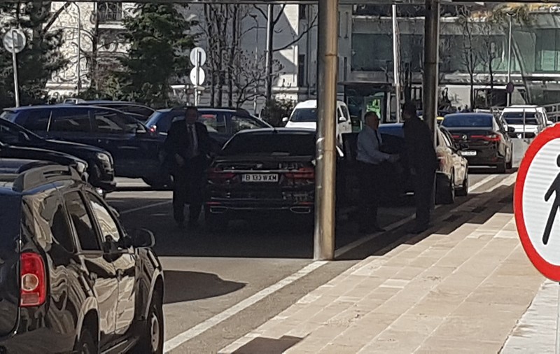 UPDATE. Isărescu a venit miercuri la Palatul Victoria, la ședința Comisiei Naţionale pentru trecerea la Euro
