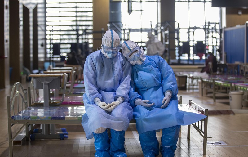 812 medici și asistenți medicali din România sunt infectați cu coronavirus