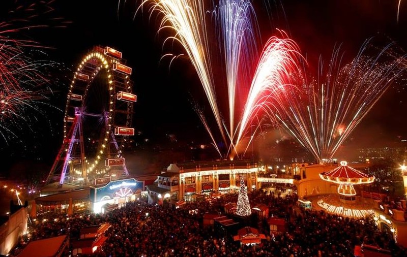 TRADIȚII și SUPERSTIȚII de REVELION, în toată LUMEA! CUM să ATRAGI BANII și NOROCUL în DRAGOSTE!