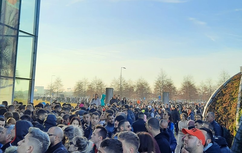 Mii de oameni la coadă la Therme, pe 1 ianuarie: „Ne-am gândit să mergem, că sigur toată lumea doarme!”