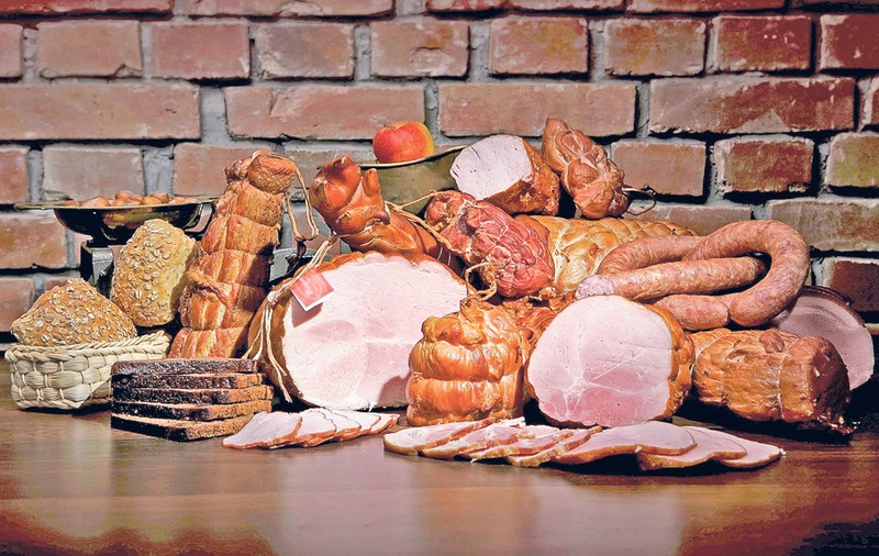 Ingredientele de evitat din mezeluri: sub ce denumiri se ascund și ce rol au