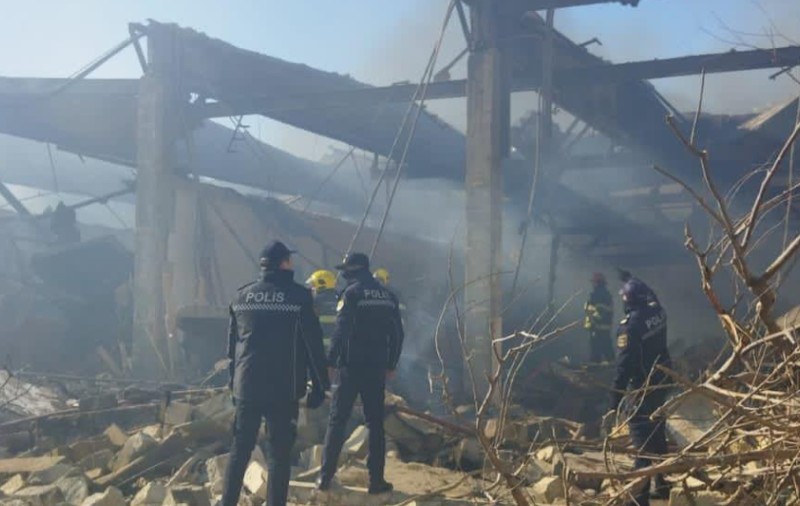 Cel puţin 6 morţi şi peste 20 de răniţi, în Baku, după o explozie urmată de un incendiu într-un depozit de mobilă