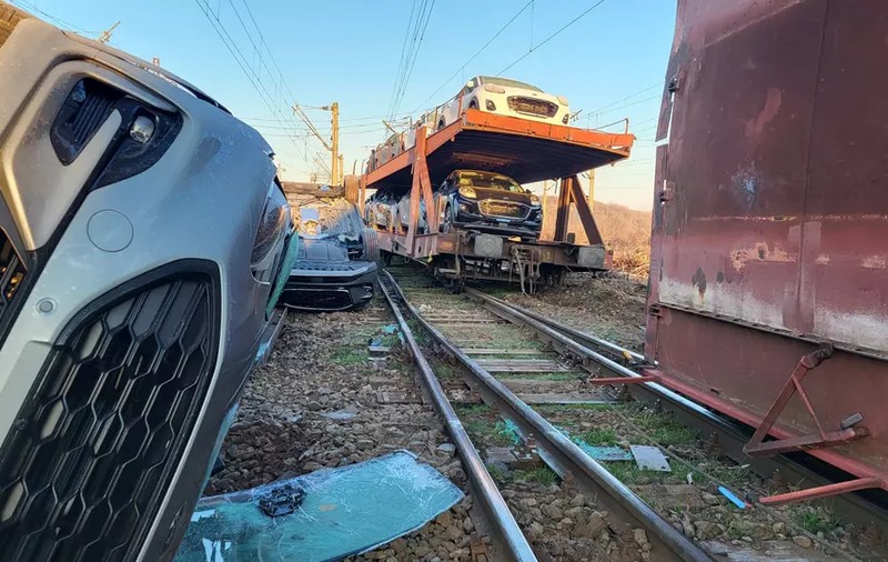 Directorul CFR Călători, noi declarații despre accidentul de lângă Roșiori: „Dacă mecanicul dormea, era mai bine!”