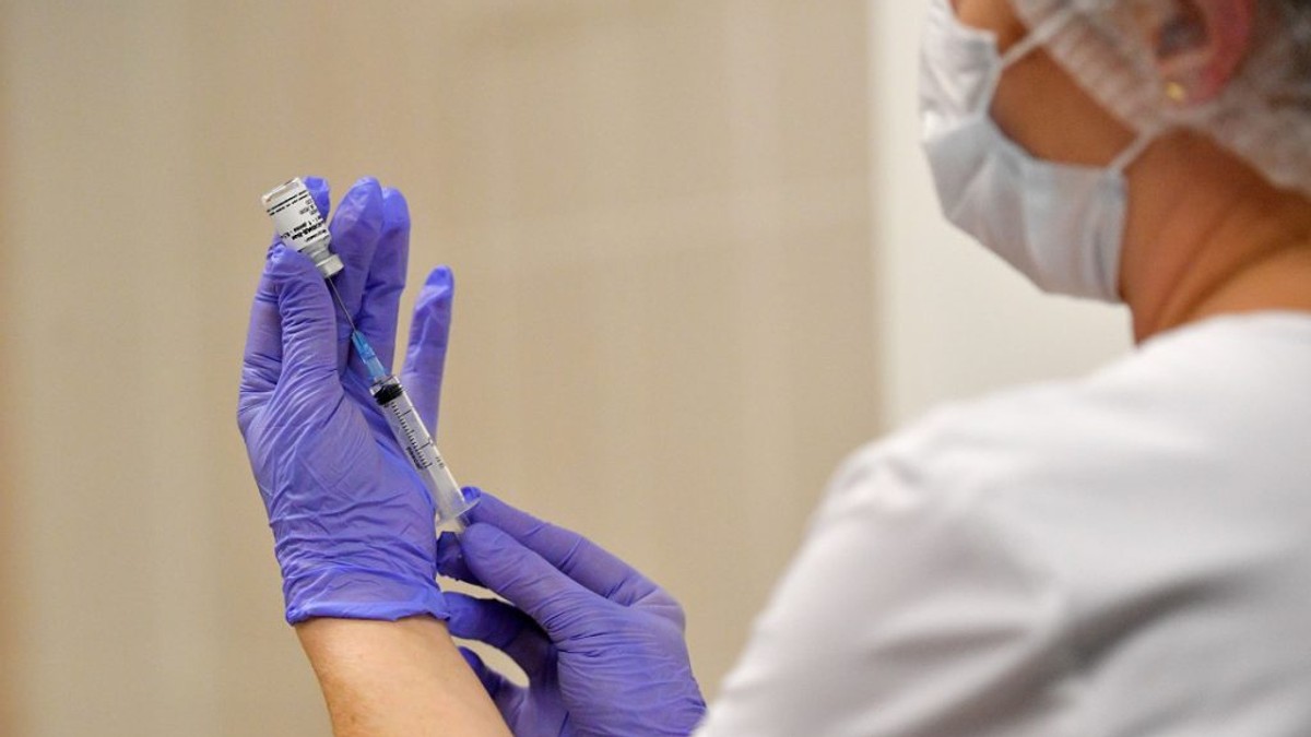 VIDEO E periculos vaccinul antigripal pentru cei care au fost infectați cu COVID-19? Răspunsul medicului infecționist Adrian Marinescu