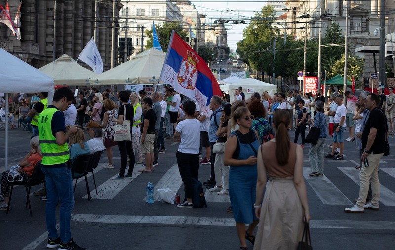 Zeci de mii de protestatari la Belgrad cer alegeri anticipate și încheierea guvernării lui Aleksandar Vucic