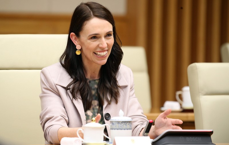 Care sunt motivele din spatele demisiei neașteptate a Jacindei Ardern: „Familia ei a făcut faţă celor mai urâte atacuri cu putinţă”