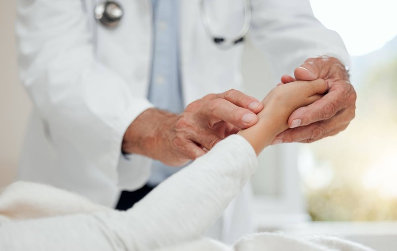 O fetiță de 6 ani se micșorează, iar medicii se străduiesc din greu să rezolve acest „mister medical”