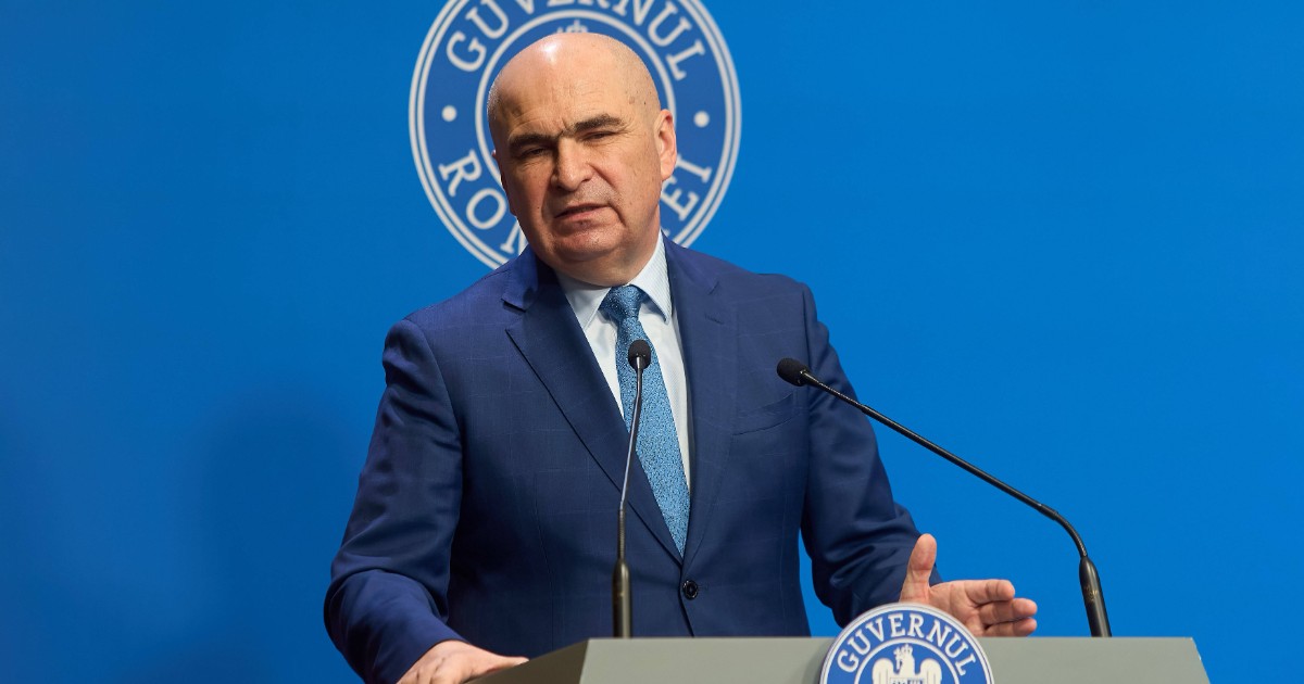 Premierul Ilie Bolojan, în timpul unei conferințe de presă la Palatul Victoria