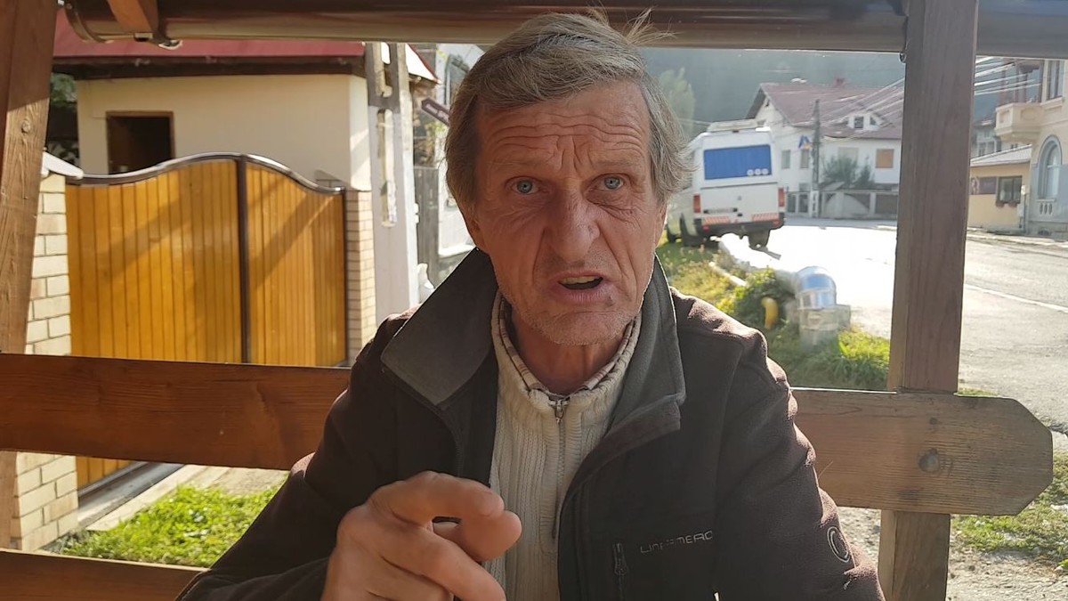 Bărbatul care și-a sechestrat și terorizat iubita, apărat de tată. ”Poate i-a mai dat câte o palmă, de forţă majoră, dacă femeia e tare în gură, nu corespunde”