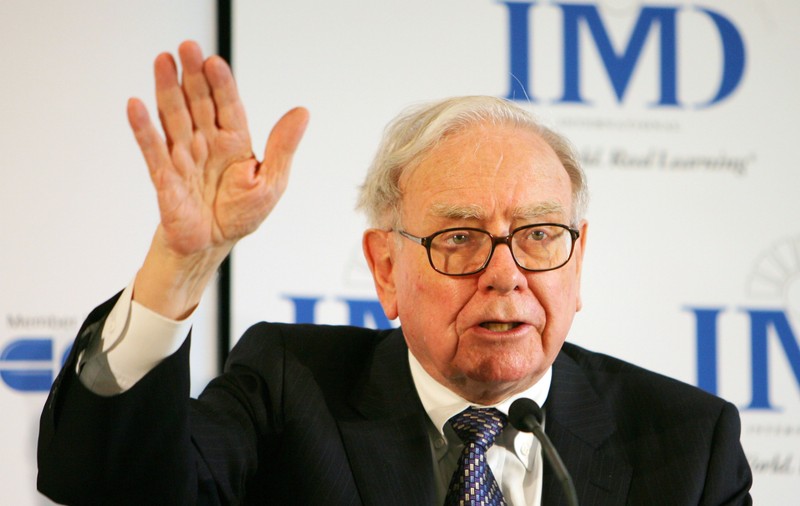 La aproape 96 de ani, Warren Buffet a cumpărat acțiuni de 352.000.000 de dolari la NY Times. De curând, Jeff Bezos a concediat angajați ai Washington Post