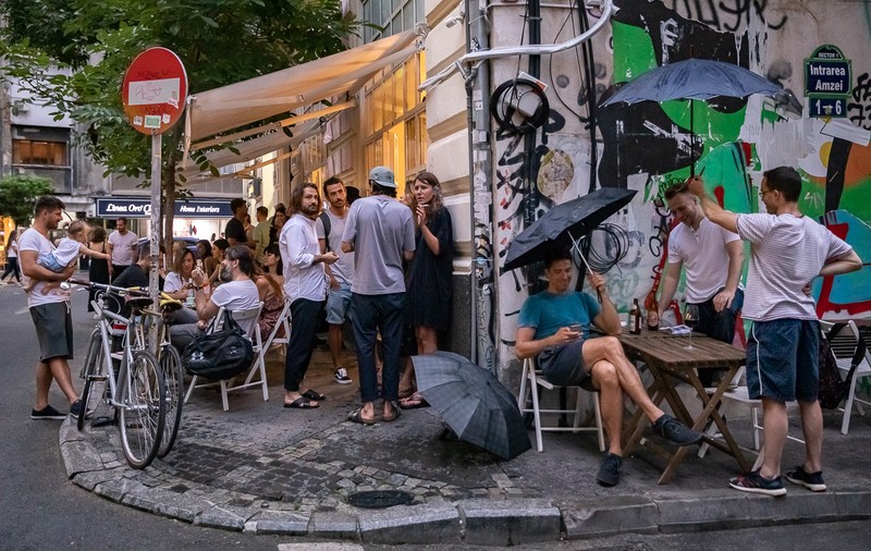 Cum a schimbat pandemia dinamica orașului București: localurile care au strâns comunități în jurul lor