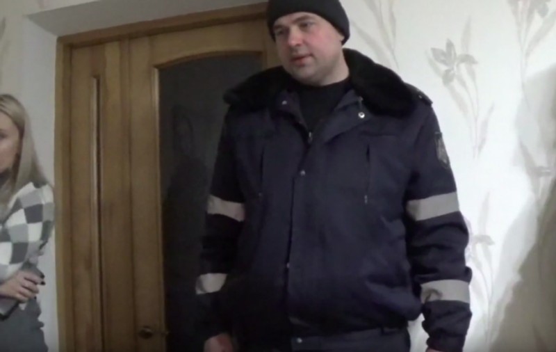 Familii terorizate să asculte marșuri funebre non-stop. Care este motivul