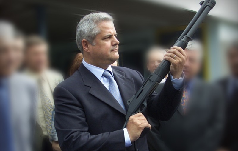 Adrian Năstase s-a împuşcat. DE CE AVEA ARME ÎN CASĂ? Avea dreptul? Întrebările obsedante ale ultimelor ore 