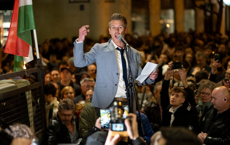 Mii de oameni au protestat la Budapesta față de Viktor Orban, după ce un fost membru al guvernului a publicat "dovezi" privind corupția guvernului