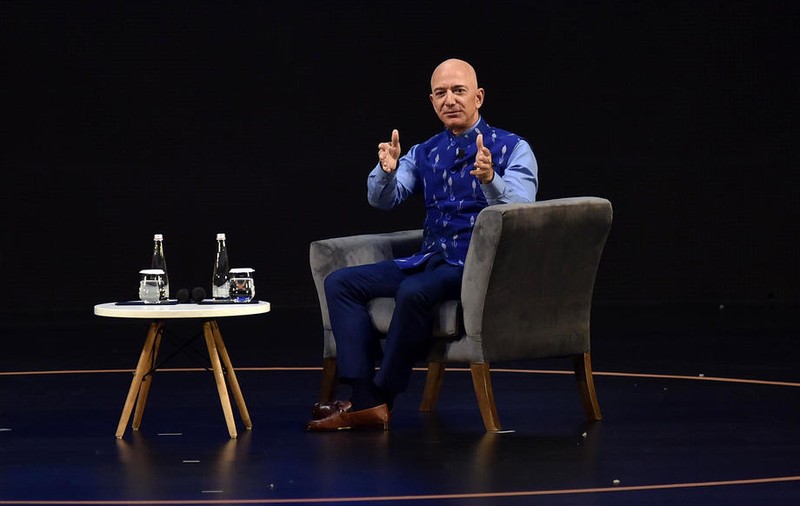 Jeff Bezos devine primul trilionar al planetei în plină criză a coronavirusului. Cum se explică ascensiunea fulminantă