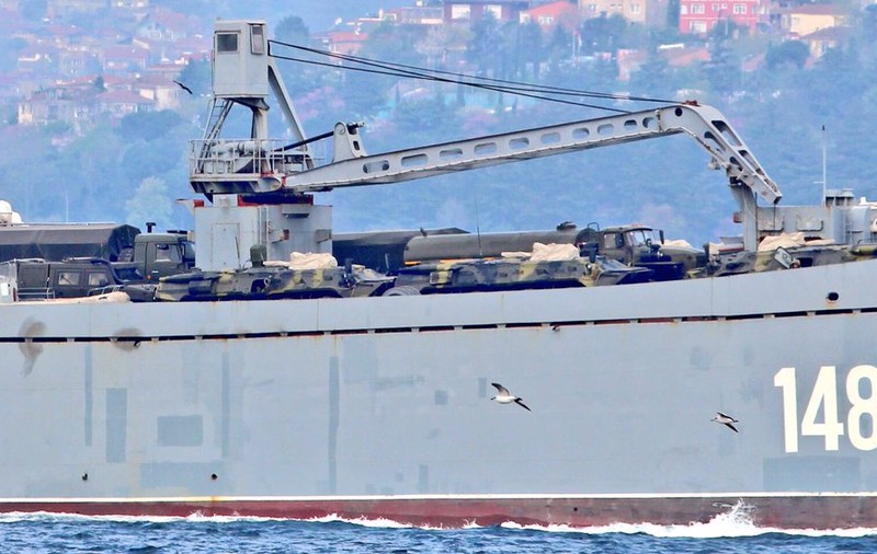 FOTO | Două nave de război ale Rusiei, încărcate cu echipamente militare, se îndreaptă către Siria