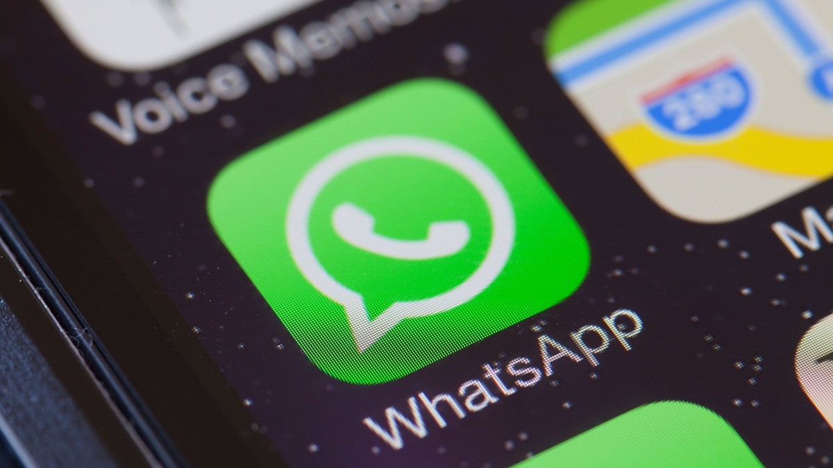 Pictograma aplicației WhatsApp pe un telefon mobil.