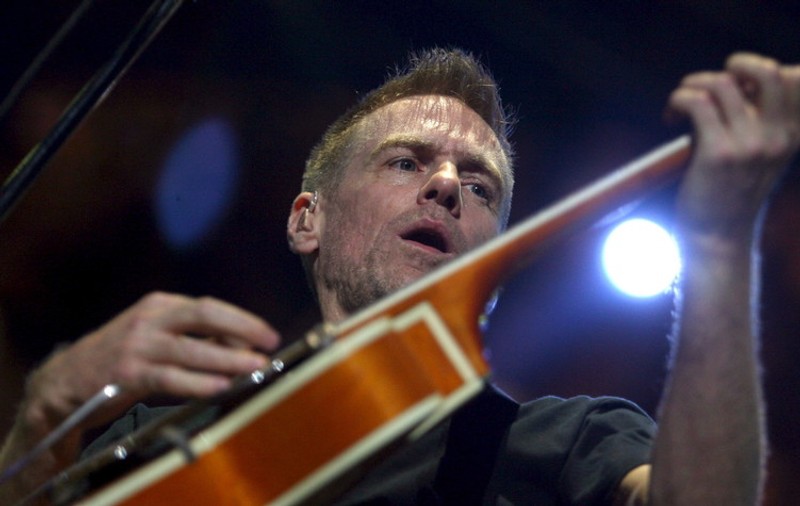 Mesajul șocant al lui Bryan Adams: ”Nenorociții care mănâncă lilieci și nu se mai satură să producă virusuri”