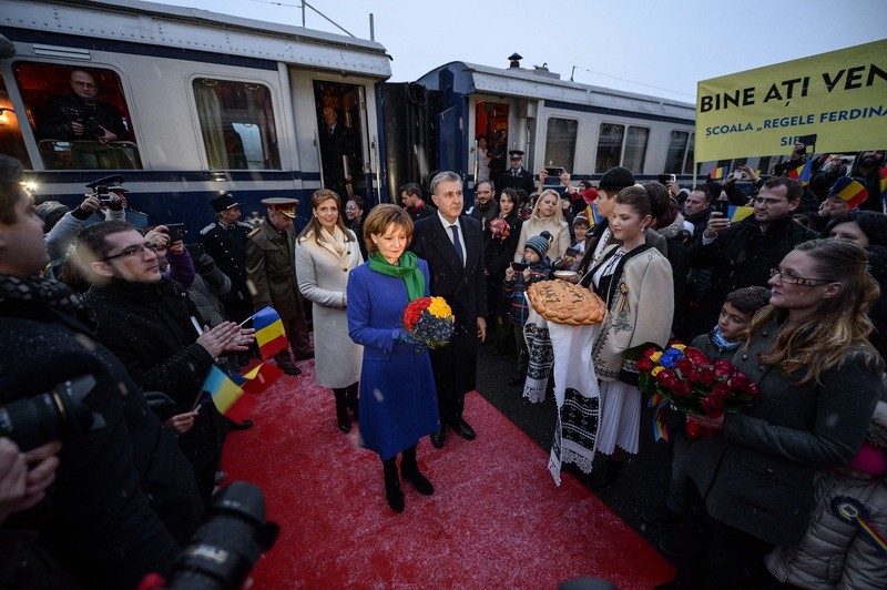 Principesa Margareta și Principele Radu, întâmpinați în gara din Sibiu sursă foto: tribuna.ro