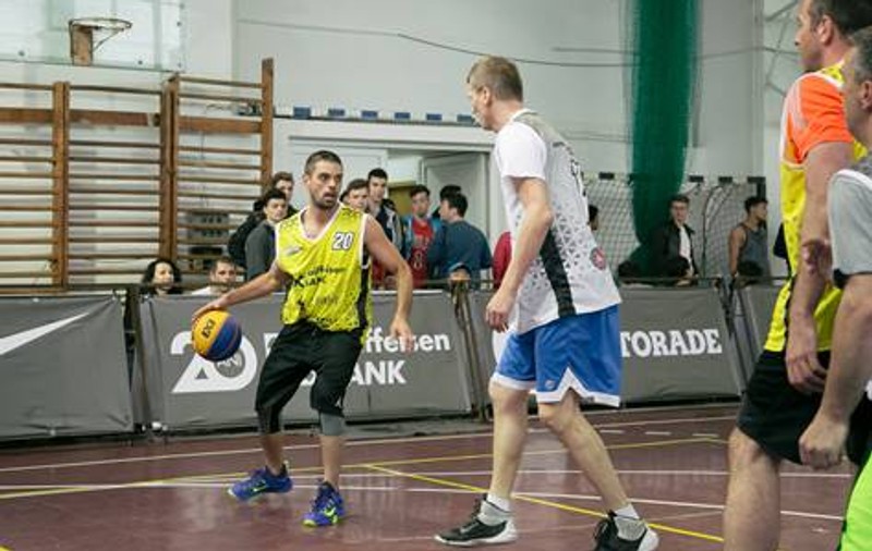 Cunoscutul rapper DOC-tor pe terenul de baschet! A jucat în weekend la Raiffiesen Bank Politehnica Streetball | FOTO